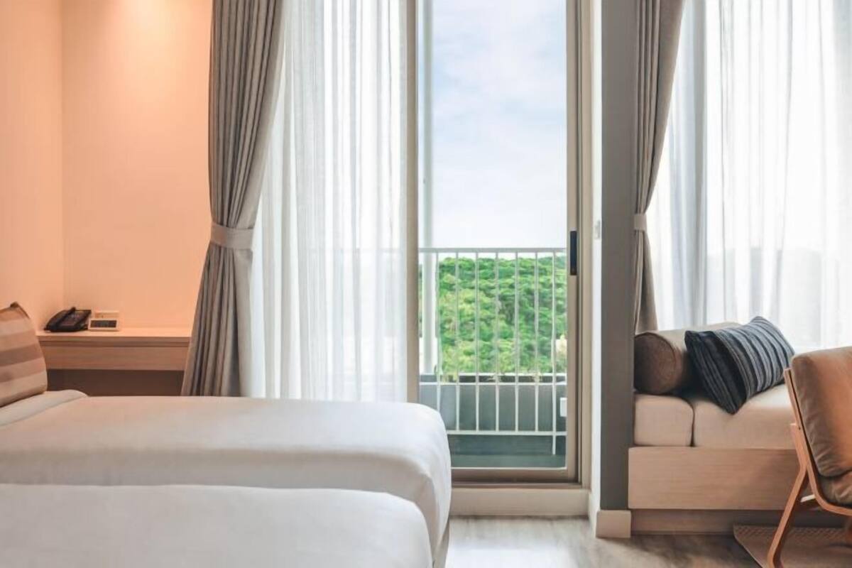 In-room safe, desk, blackout drapes, soundproofing