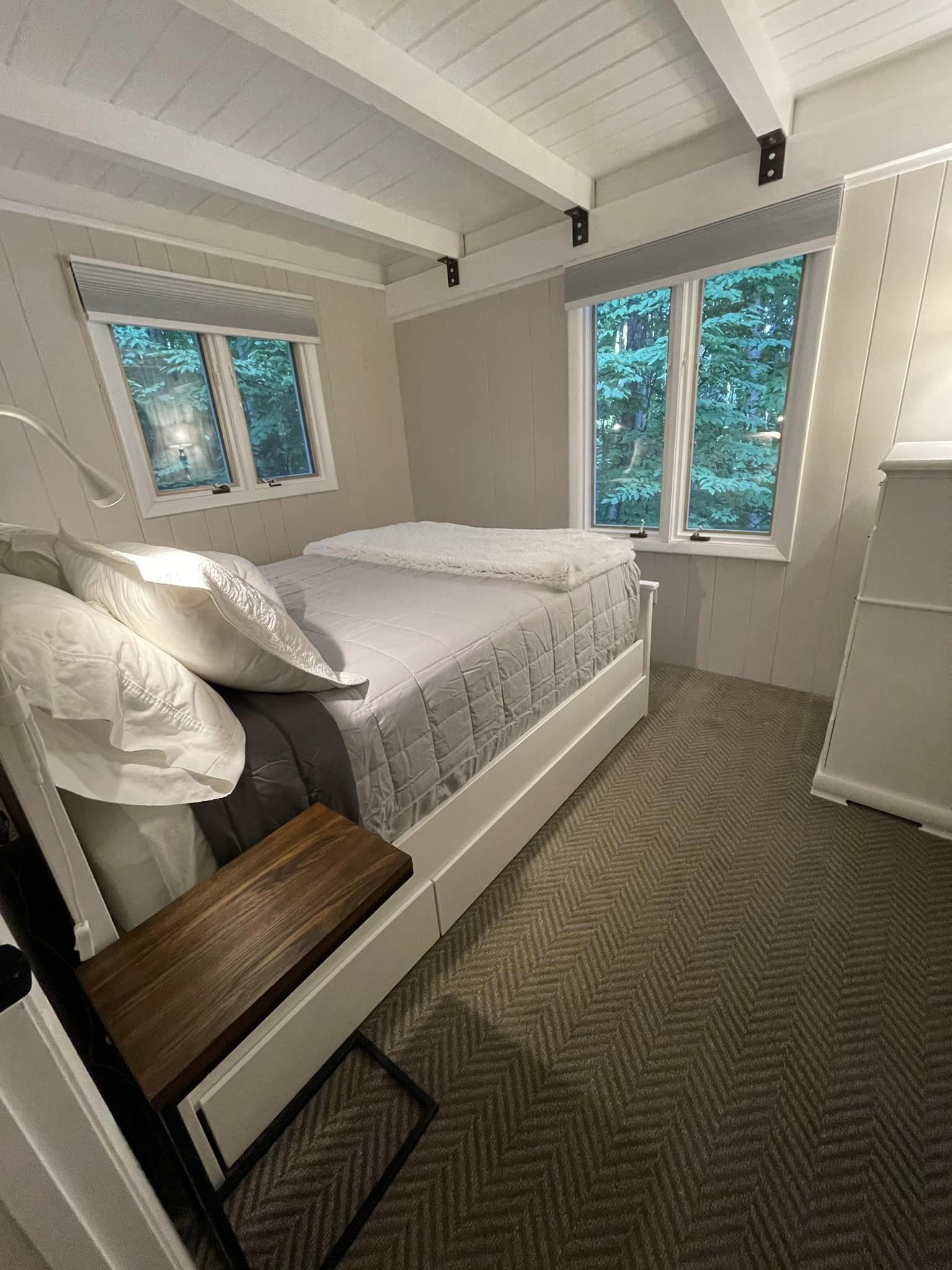 NEW!  Blue Chalet - Privacy, Golf, Ski, Relax! 