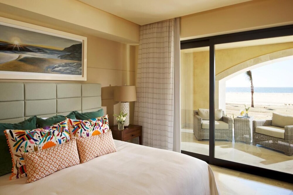 Photo inspiration: Fresh Look at Resort Penthouse Sleeps 8 Water View Access Greg Norman Designed