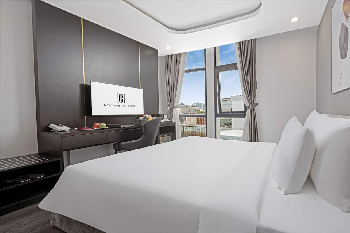 Habitación doble Deluxe, vista a la ciudad | 1 habitación, ropa de cama de alta calidad, edredón y minibar