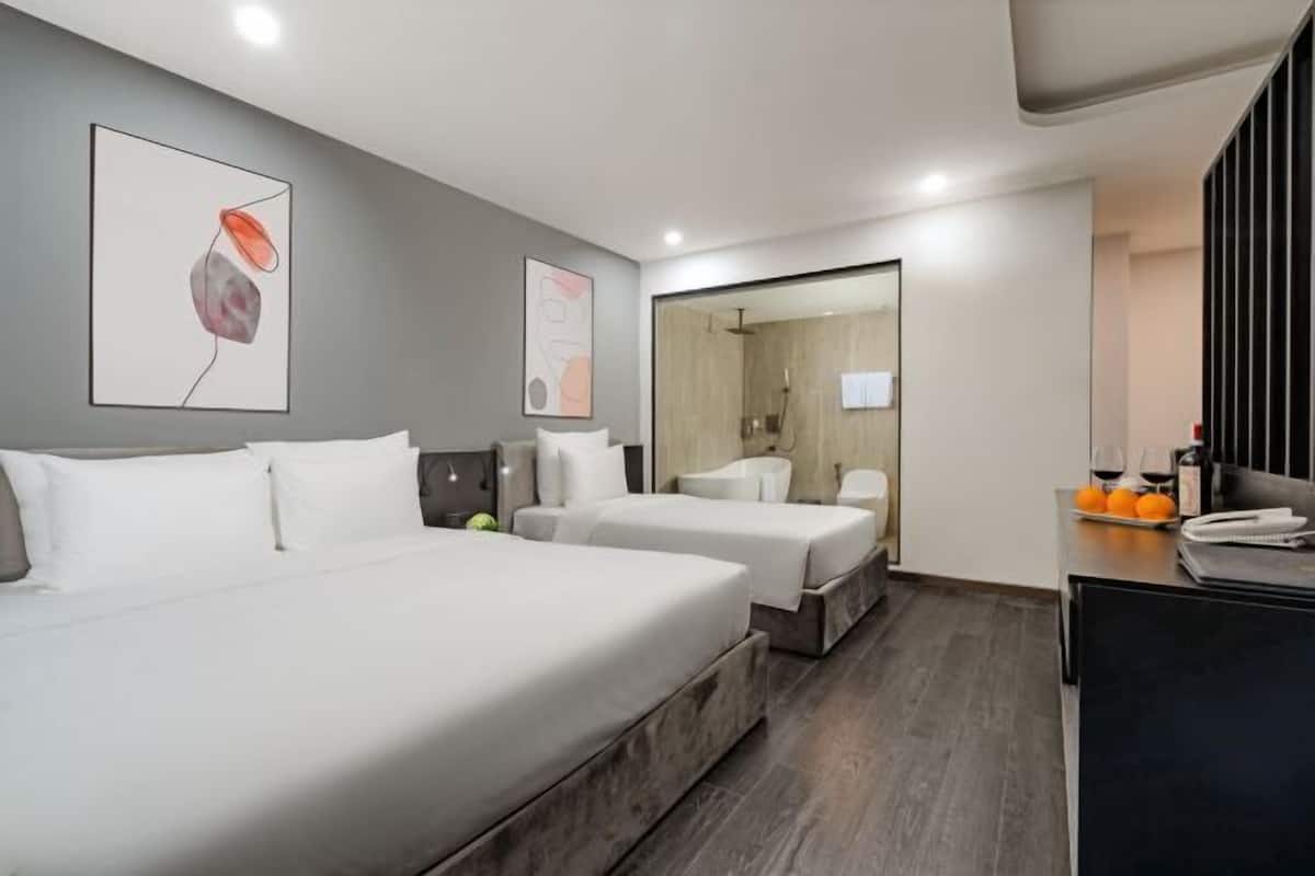 1 Schlafzimmer, hochwertige Bettwaren, Daunenbettdecken, Minibar