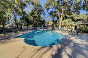 A heated pool - SALT LIFE TREEHOUSE --BEAUTIFUL VIEWS! Huntington Villas (Hilton Head Island)