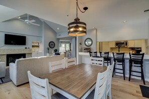 Dining - SALT LIFE TREEHOUSE --BEAUTIFUL VIEWS! Huntington Villas (Hilton Head Island)