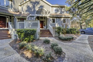 Exterior - SALT LIFE TREEHOUSE --BEAUTIFUL VIEWS! Huntington Villas (Hilton Head Island)