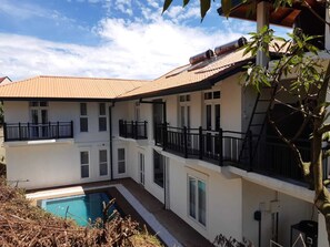 Outdoor pool - Winsanda Bungalow (Nuwara Eliya)