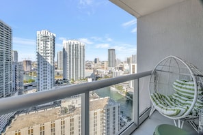 Property grounds - ICON Coral Condo/Free Pool Spa HotTub (Miami)