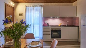 KĂŒhlschrank, Ofen, GeschirrspĂŒler, Toaster