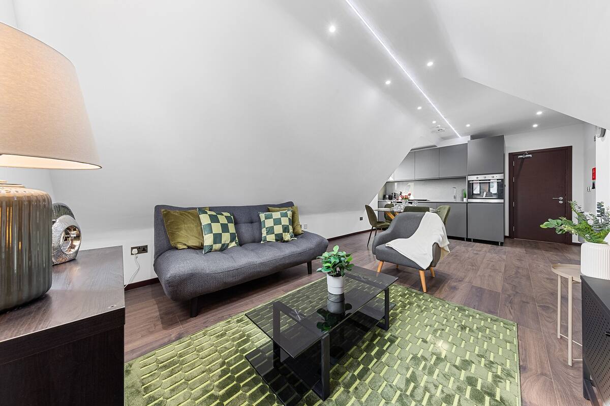 Apartment, 1 King Bed, Non Smoking, Kitchen | Living area | 43-inch Smart TV with satellite channels, TV