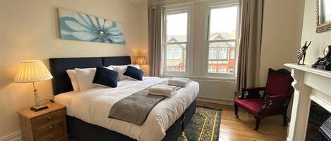 4 bedrooms, iron/ironing board, Internet, bed sheets