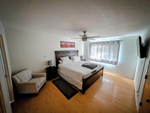 3 bedrooms, in-room safe, desk, iron/ironing board - The Cozy Family Retreat (Cottonwood)