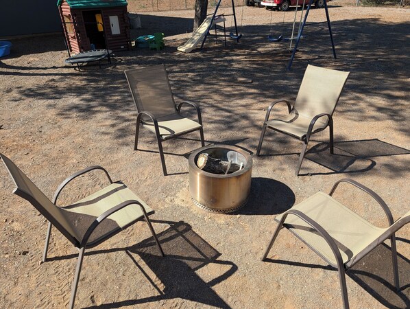 Property grounds - The Cozy Family Retreat (Cottonwood)