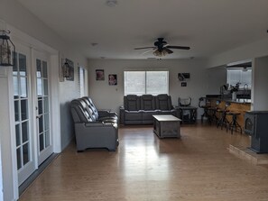 Interior - The Cozy Family Retreat (Cottonwood)