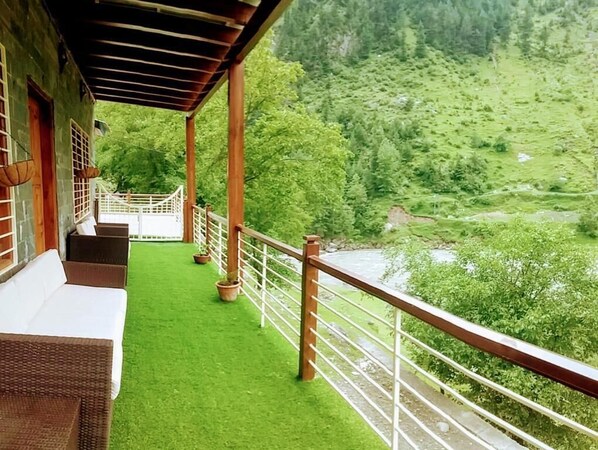 Deluxe Double Room | Balcony view - Walnut Cottage (Balakot)