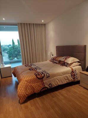 Basic Double Room | In-room safe, blackout drapes, free WiFi - Hotel Cacuaco (Cacuaco)