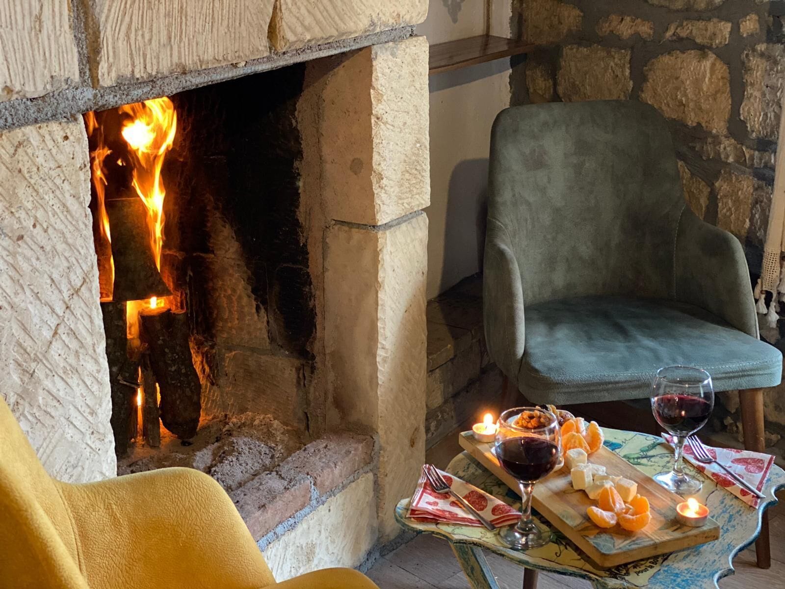 Tas Oda | Oleskelualue | Leluja, kirjoja