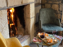 Tas Oda | Living area | Toys, books