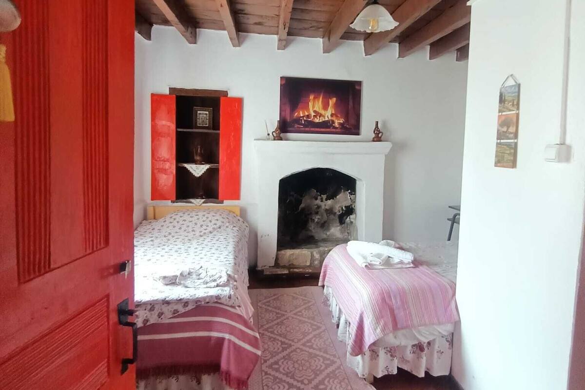 Turuncu Oda | Premium bedding, cribs (free), WiFi (free), bed sheets