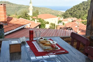 Breakfast, lunch, dinner served; local cuisine