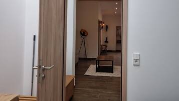 6 Schlafzimmer, Reisekinderbett, kostenloses WLAN, Bettwäsche