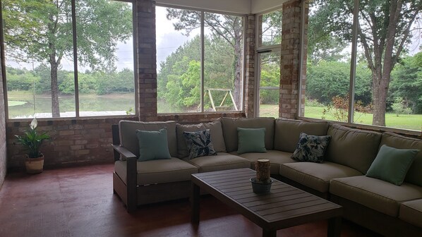 Smart TV, books, stereo