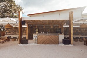 Poolside bar - Elmoro Tamarindo (Tamarindo)