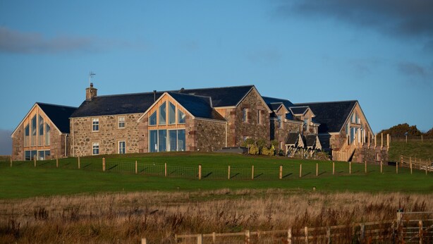 A large stone house with multiple large windows and a sloped roof. - Luxury one Bedroom Country Steading (Perth)