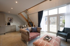 Smart TV - Luxury one bedroom country steading (Perth)