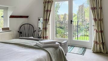 3 bedrooms, free WiFi, bed sheets