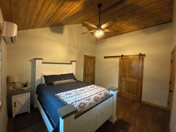 3 bedrooms, iron/ironing board, travel cot, free WiFi