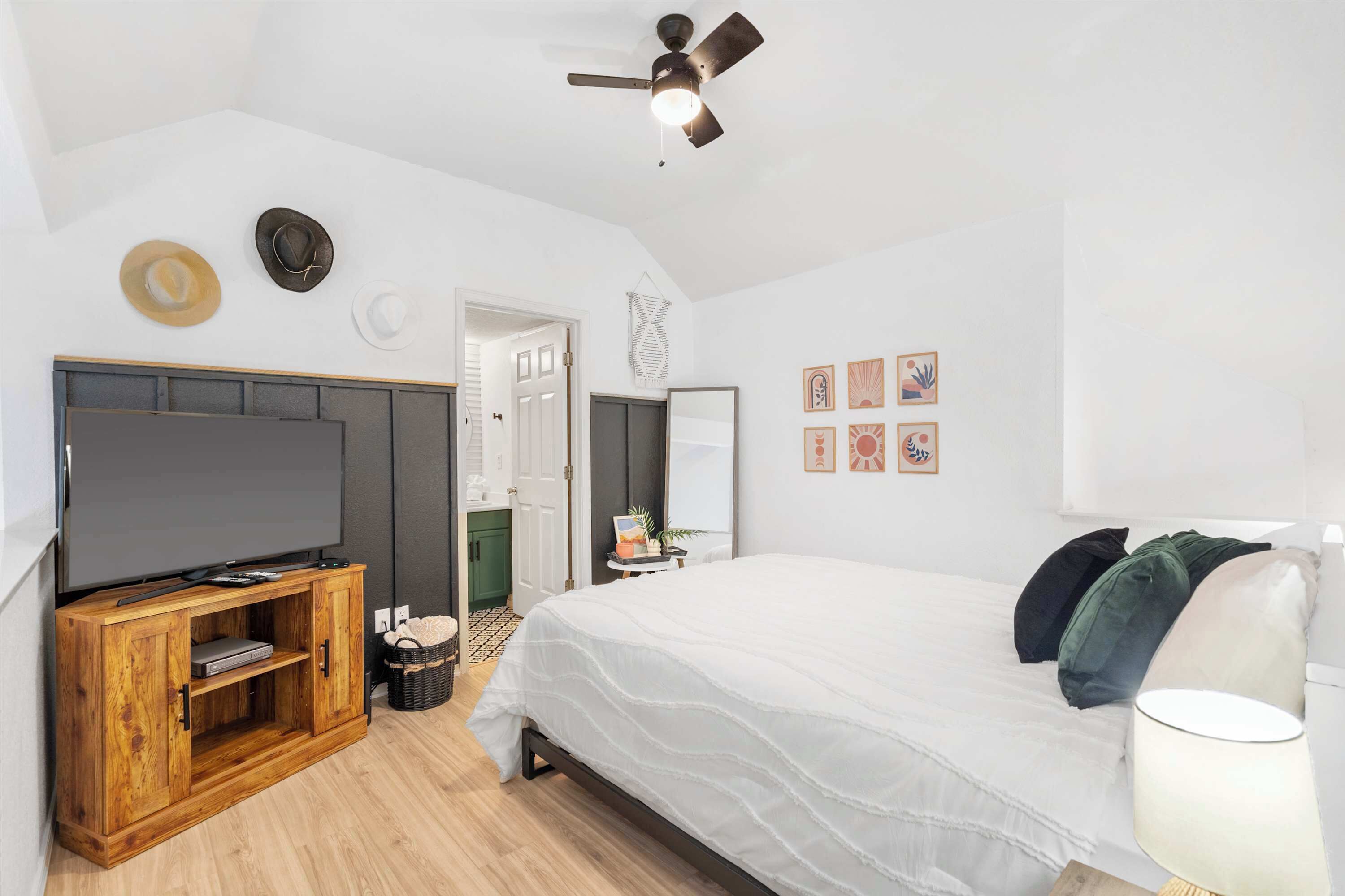 2 bedrooms, individually decorated, individually furnished, bed sheets