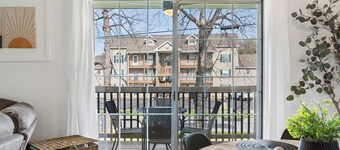 Our Landing Place - Access to Pool!