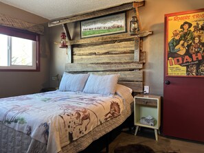 House, Multiple Beds, Hot Tub, Mountain View | 3 bedrooms, individually decorated, individually furnished, free WiFi - Ohana Ranch (Yucca Valley)