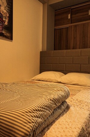 3 chambres, bureau, Wi-Fi, draps fournis