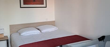 2 bedrooms, desk, iron/ironing board, travel cot