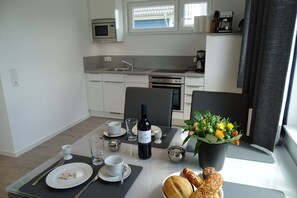 Køleskab, mikrobølgeovn, ovn, kogeplade