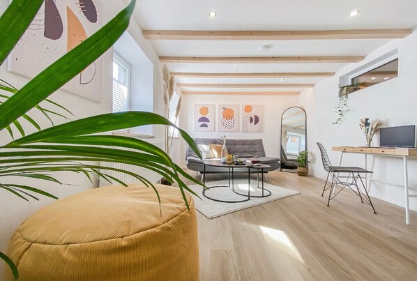 Smart TV, video library, stereo - Stylish apartment with terrace in the city center of Donauwörth (Donauwörth)