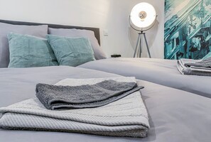 2 sovrum, skrivbord, strykjärn/strykbräda och gratis wi-fi