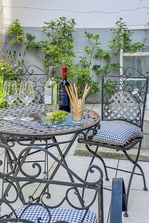 Outdoor dining - Stylish apartment with terrace in the city center of Donauwörth (Donauwörth)