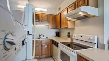 Kondominium, Beberapa Tempat Tidur, balkon, pemandangan samudra (Ocean View Retreat) | Dapur pribadi | Lemari es, microwave, oven, dan kompor
