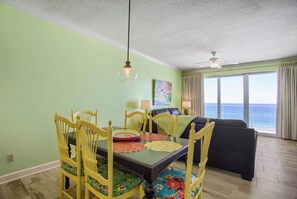 Condo, várias camas, sacada, vista para o oceano (Ocean's Heaven) | Opções para refeição