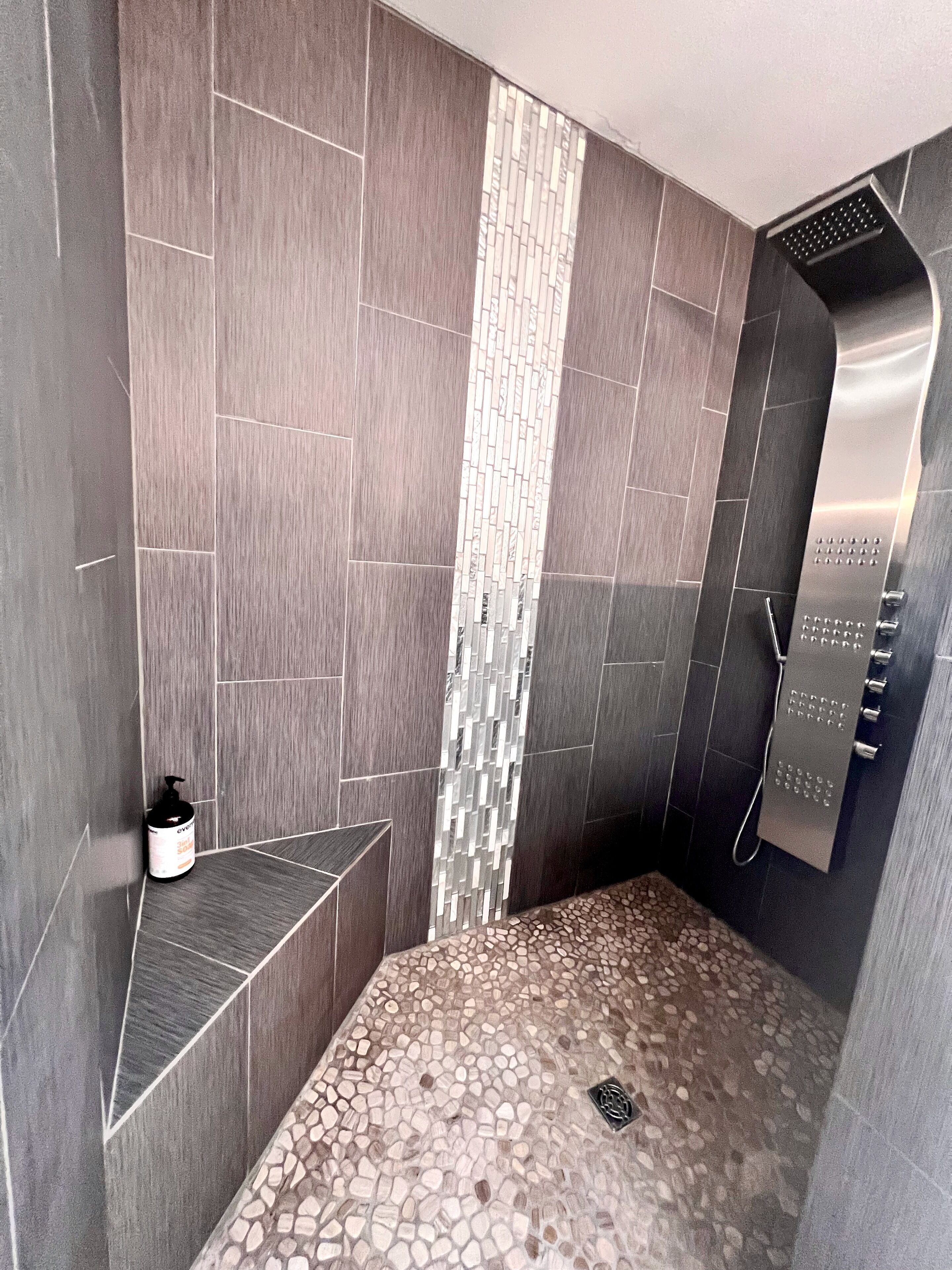 Bruser, boblebadekar, miljøvenlige toiletartikler, hårtørrer