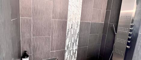 Shower, jetted tub, eco-friendly toiletries, hair dryer