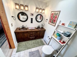 تجهيزات دش، حوض استحمام بنظام ضخ المياه