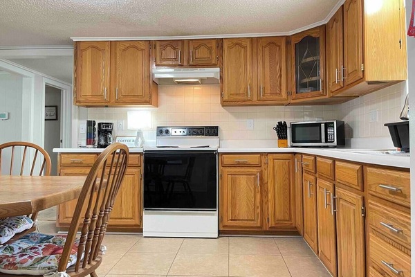 KĂŒhlschrank, Mikrowelle, Ofen, Herdplatte