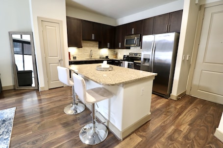 Private kitchen. Luxury King Suite/Pool/SkyLounge
