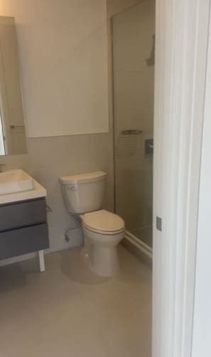 Bathroom - Comfy Studio with rooftop pool (Kingston)