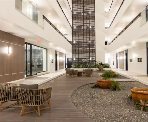 Exterior - Comfy Studio with rooftop pool (Kingston)