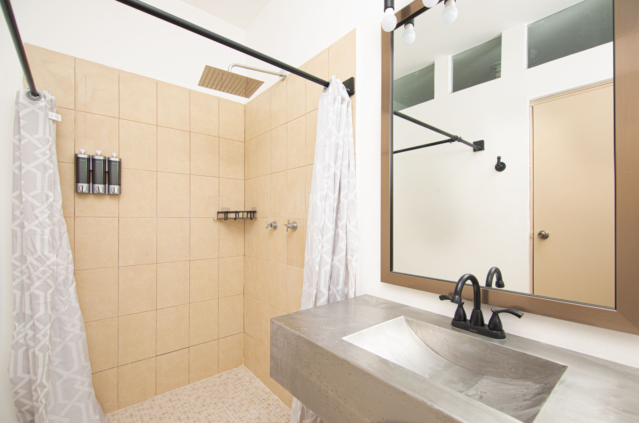 ENTIRE Private 20 room hotel! The Whole-Tel!