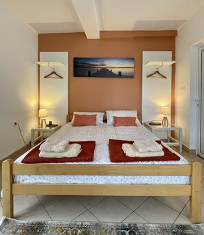 1 bedroom, free WiFi, bed sheets - Vistas Apartments: Studio 1 - spectacular sea views (for 2 people) (Sveti Stefan)