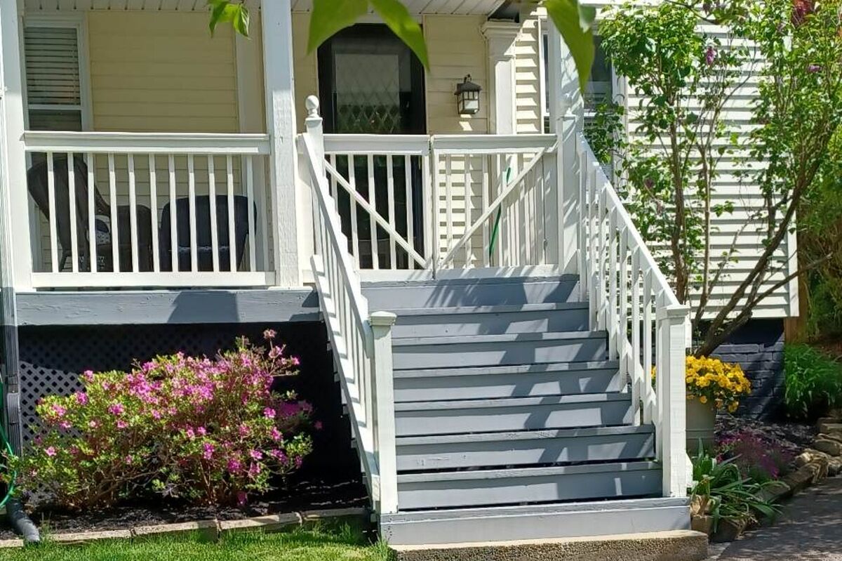 Bright and Beautiful One Bedroom Cottage